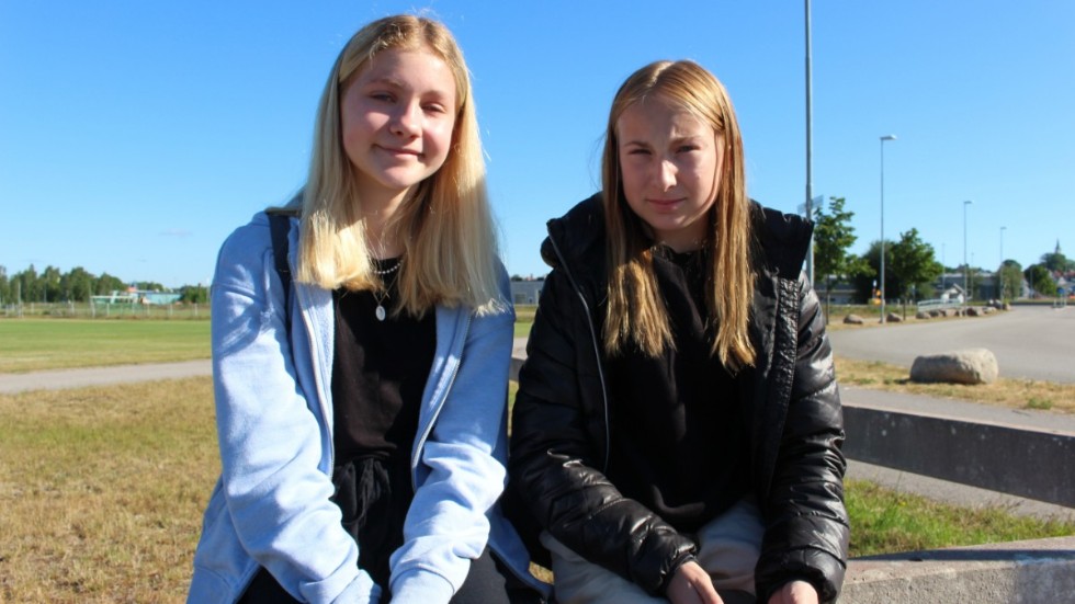 Irma Rixman och Elsa Rydén var två av ungdomarna som följde med på resan. För Elsas del var det första besöket på Liseberg.