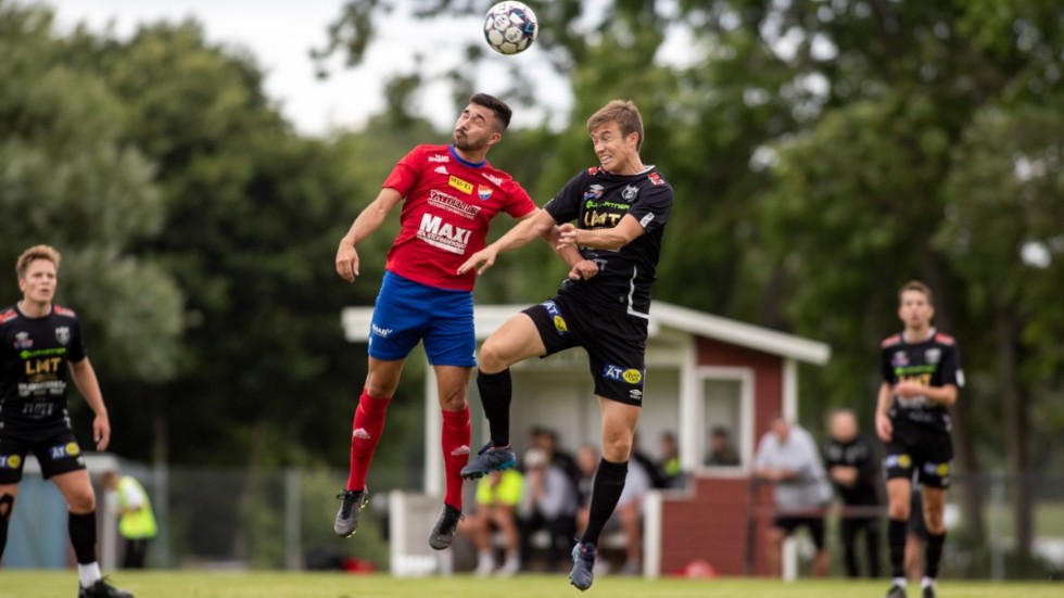 Matchen slutade 3–1 till Boren som toppar division 3.