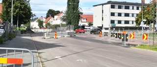 Trafikstrul väntas när avfarten från Kanalgatan till Lasarettsvägen stängs • Efter dagens krismöte: ”Vi bygger som planerat”