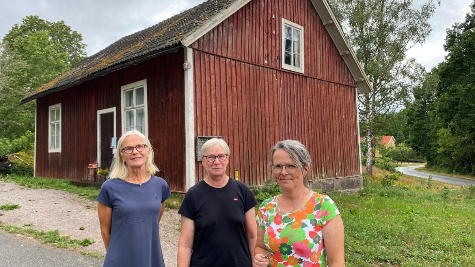Tre eldsjälar som vill bevara missionshuset i Ruda by. Anne Pettersson, Mari Rask Johansson och Maria Knutsson sköter om tipspromenaden som ska ge en grundplåt för kommande renovering.