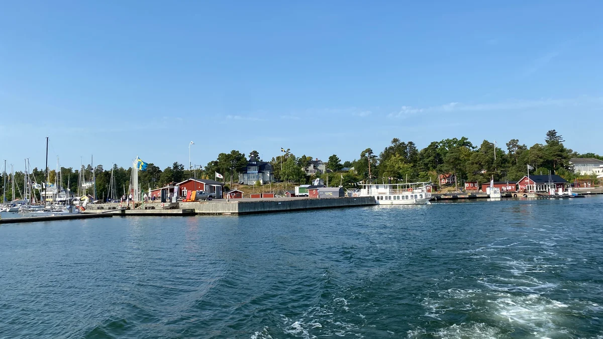 Stjärnorna landar med Tre Kronor i Arkösund