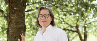 Lena Andersson släpper inte Palmemordet ■ Skeptisk till "Skandiamannen" ■ "Personer i partiet vet mer än vi"