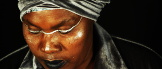 Filmvisning på TjustBio på onsdag – dokumentär skildrar 58-åring som arbetet som skådespelerska och hembiträde i Sydafrika