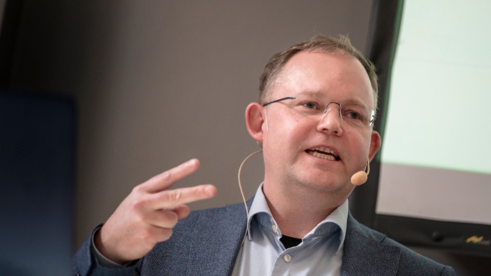 Henrik Ekengren Oscarsson är statsvetarprofessor och en profilerad medarbetare vid valforskningsprogrammet på SOM-institutet i Göteborg. 