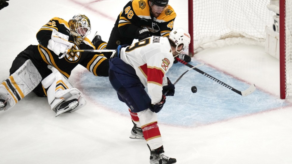 Floridas Matthew Tkachuk satte den avgörande pucken bakom Bostons svenske målvakt Linus Ullmark i den femte matchen mellan lagen i Stanley Cup-slutspelet.