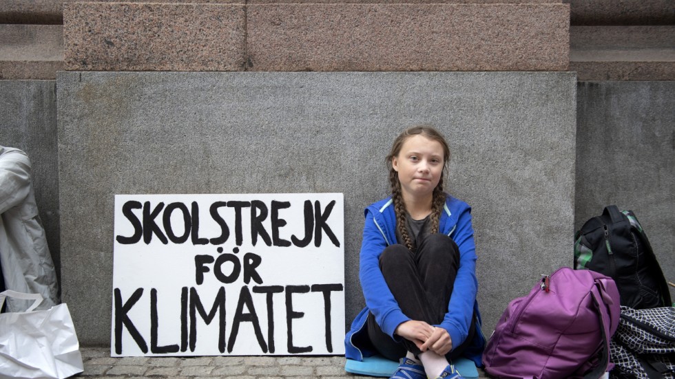 Greta Thunberg, då 15 år, under en av sina första skolstrejker inför valet 2018. Arkivbild