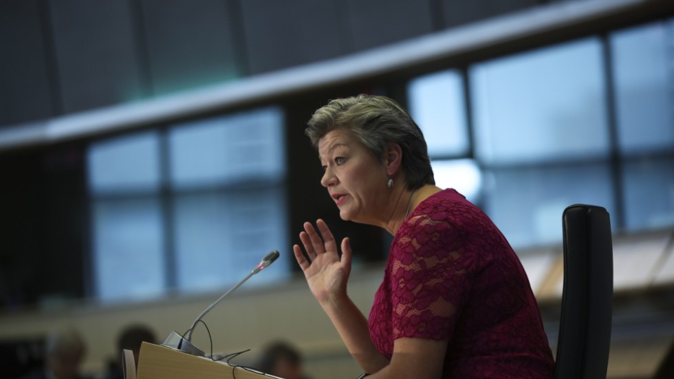 Den svenska EU-kommissionären Ylva Johansson driver på för en enorm övervakningsapparat. Det som kallas chat control, kommer med mycket stora risker. 