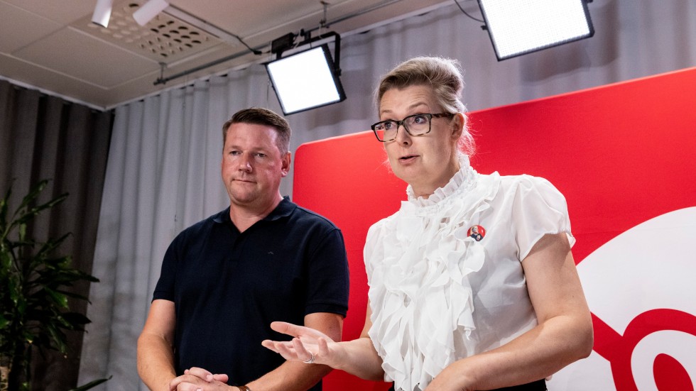 Socialdemokraternas partisekreterare Tobias Baudin och skolminister Lina Axelsson Kihlblom (S).