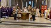 "Vemodigt", sa biskop Martin och lade ned kräklan i domkyrkan