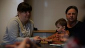 Ukrainska kvinnor i Kisa: "De dödar våra barn!" • "Vi kan inte förlåta!"