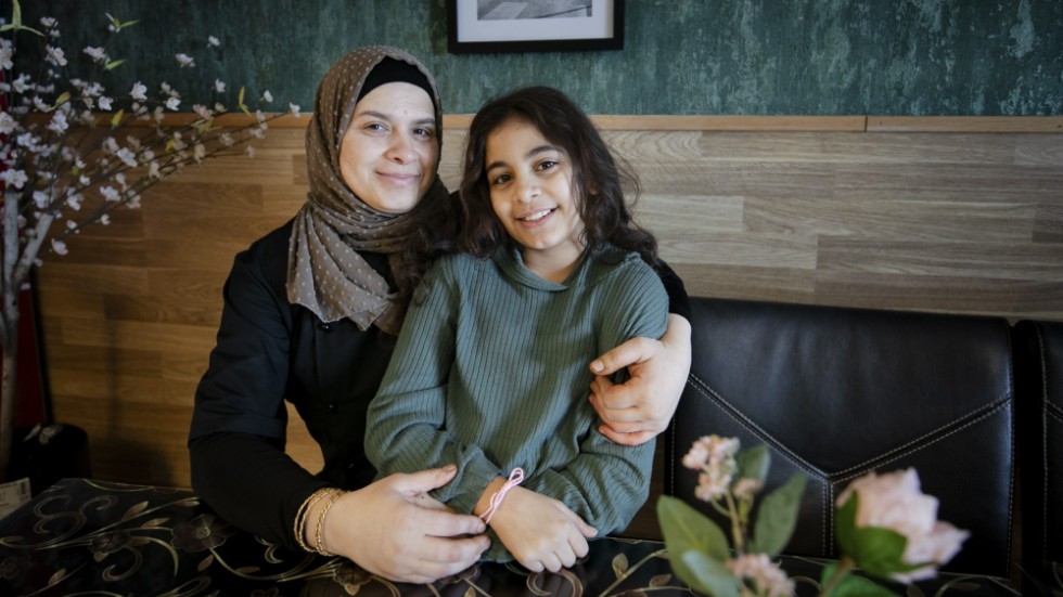 På måndagen öppnade en ny arabisk restaurang i före detta Vickys krog, vid Sliterondellen. Mamma Ebtisam Aldamen tillsammans med yngsta barnet Esra, 10 år.