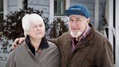Barbro och Nils rädsla – skiljas åt första gången på 60 (!) år: ”Vill ha ett nytt boende här” • Toppolitikerna ska grillas vid stormöte