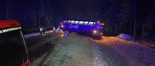 Busschauffören blev inlagd på Skellefteå lasarett efter olyckan: ”Stannade över natten” • Ung kvinna hyllas för hjälteinsats: ”Hon var jätteduktig” 
