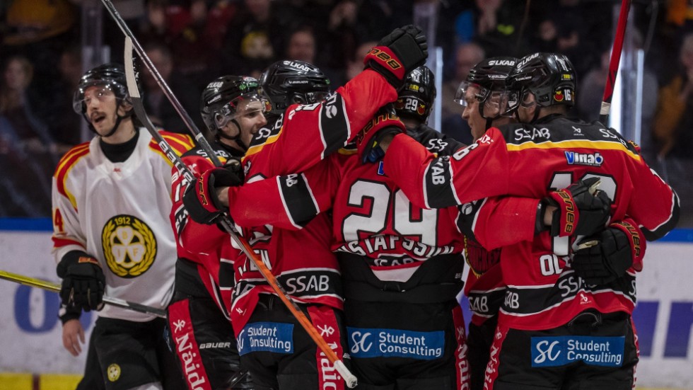 Brynäs herrar deppar efter att de har släppt in ett mål mot Luleå tidigare under säsongen. Arkivbild.