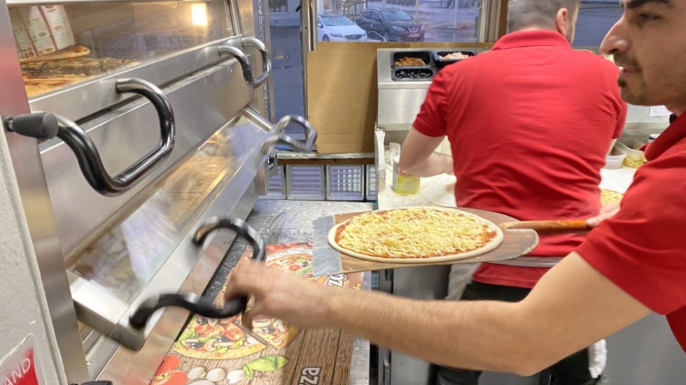 Runt 700 pizzor räknade man med att baka bara hos Vimmerby Pizzeria & Grill på pizzadagen. "Det är den absoluta toppdagen", säger ägaren Ali Hassan.