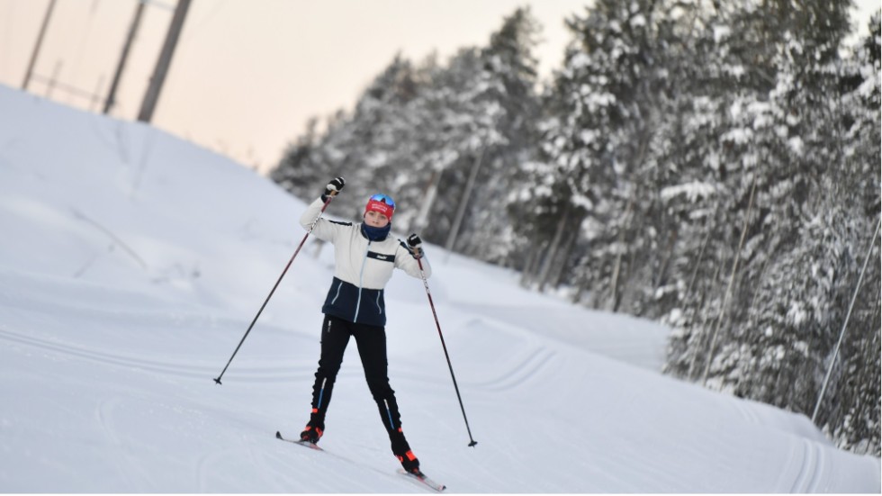 The artificial snow trail at Vitberget, with Saga Nilsson on the track, has opened for the season.