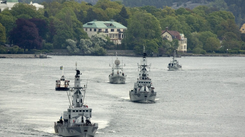 Korvetterna HMS Sundsvall och HMS Gävle i förgrunden på väg in till Stockholm. Arkivbild.