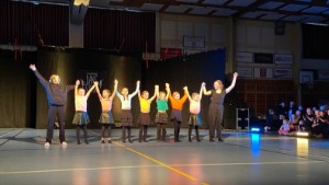 TV: De inledde årets dansuppvisning i Vimmerby: "Pirrigt" • Fullsatt och jubel vid alla framträdanden