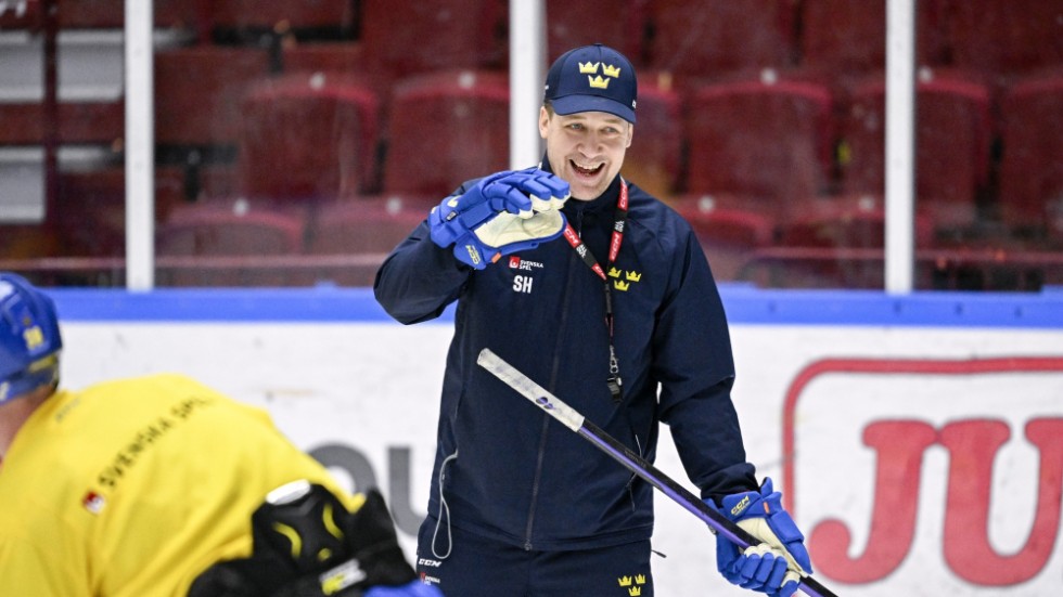 Sam Hallam, förbundskapten för Sveriges herrlandslag i ishockey, på träningen inför torsdagens Beijer Hockey Games i Malmö arena.