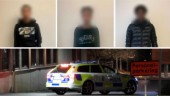 Tonårspojkar tvingades klä av sig jackor under knivhot