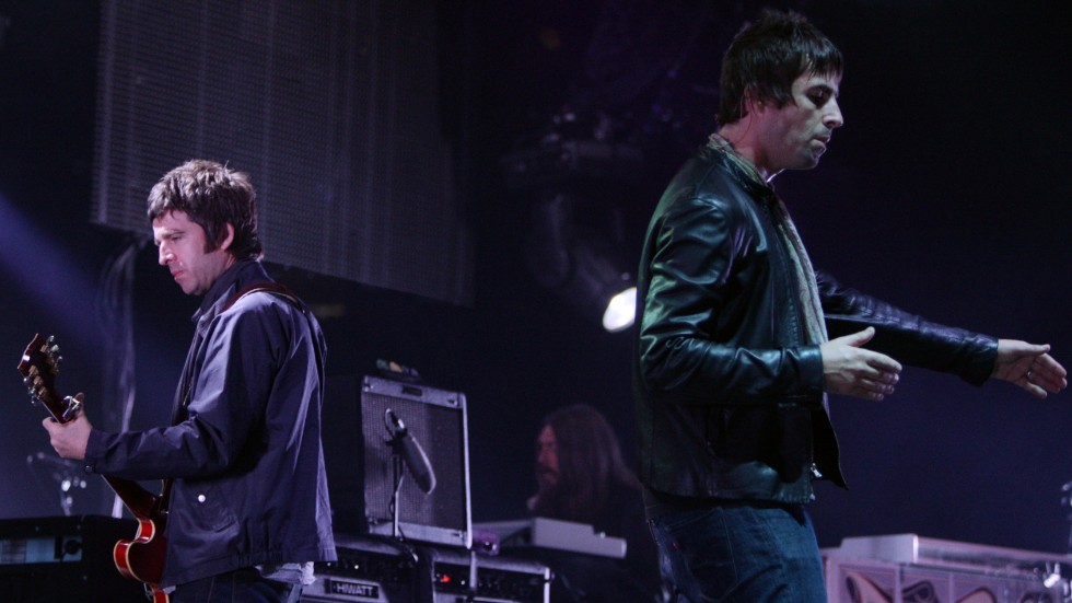 Noel och Liam Gallagher under en spelning i Kanada 2008, året innan de splittrades.