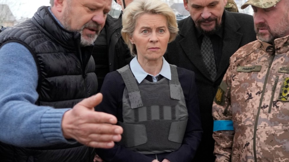 Ursula von der Leyen på besök i staden Butja strax utanför Kiev fick med egna ögon se några av de alla mördade människor som den ryska armén lämnade efter sig när de drog vidare på sin härjarstråt i Ukraina.