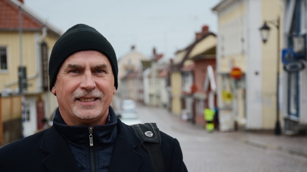 Tomas Larsson är driftchef på kommunen. Han beklagar den meningslösa nedskräpningen och skadegörelsen. "Det kostar bara tid och pengar.".