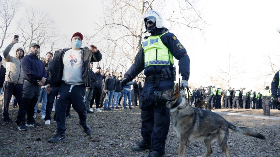 Högerextremisten Rasmus Paludans torgmöten utlöste upplopp i helgen. Bild från Örebro i fredags.
