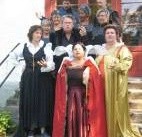 Operakväll med tre engelska drottningar i Nicolairuinen