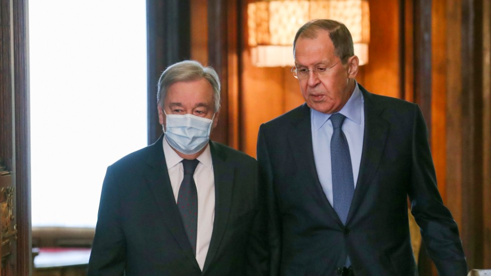 FN:s generalsekreterare António Guterres (till vänster) träffade Rysslands president Vladimir Putin och utrikesminister Sergej Lavrov (till höger) i Moskva under tisdagen.