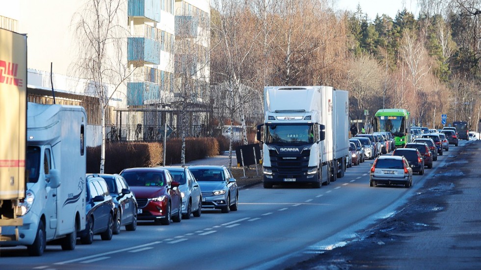 Skribenten vill se fler satsningar på utbyggd biltrafik i Eskilstuna.