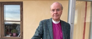 Nu kan du klä dig som en biskop – Johan Dalmans kavajer går på välgörenhetsauktion: "Det finns ett sug"