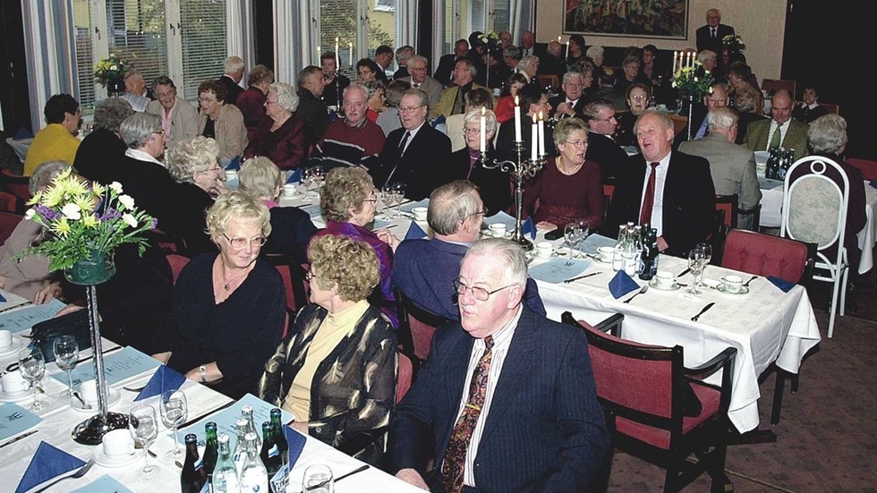 120 personer bänkade sig kring borden för att vara med och fira 50-årsjubilerande Virserums PRO-förening.