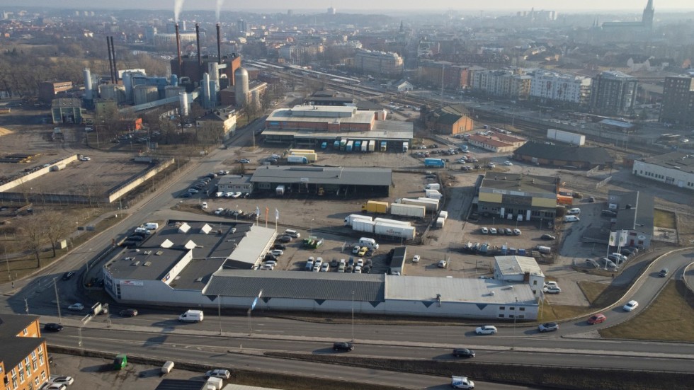 Trots Trafikverkets besparingsåtgärder ska den nya stationen i Linköping fortsatt byggas vid Steninge. Däremot ska antalet spår bli sex stycken istället för åtta.