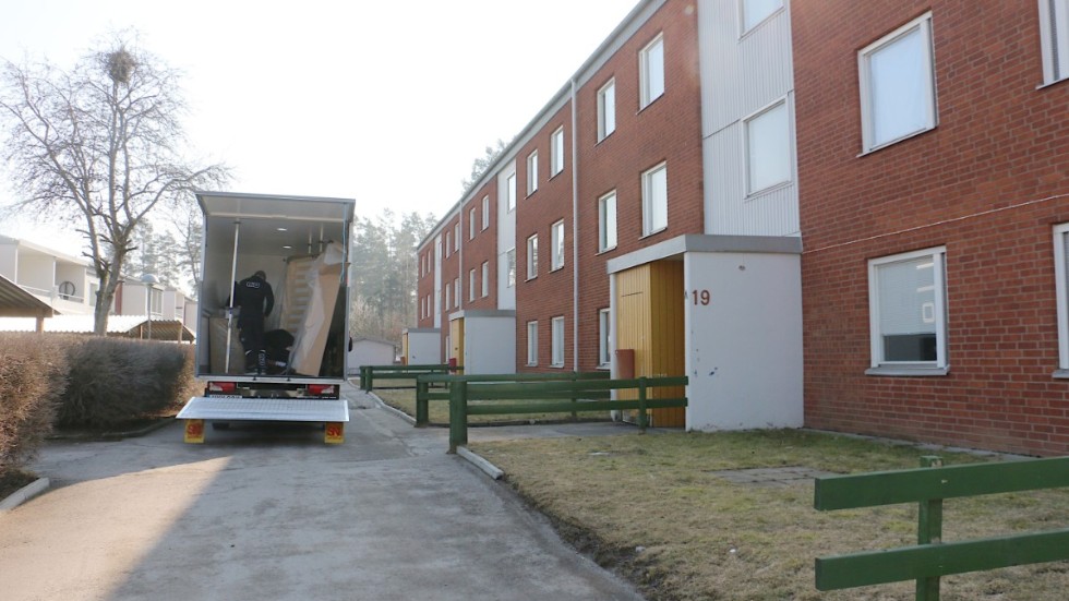 Hultsfreds kommun har möblerat och utrustat ett stort antal lägenheter i Stålhagen. Totalt 55 evakueringsplatser för flyktingar har skapats där.