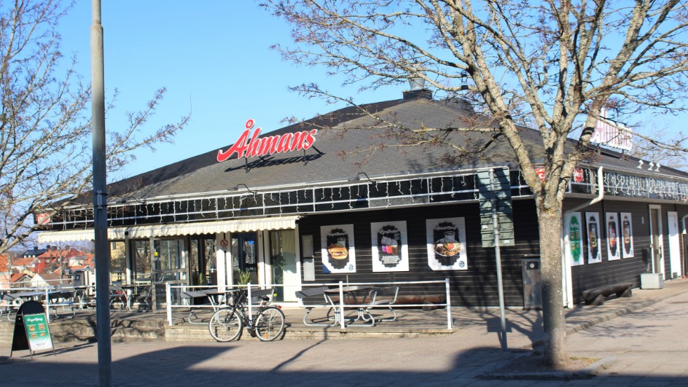 För 6,5 miljoner är snabbmatrestaurangen Åhmans till salu.