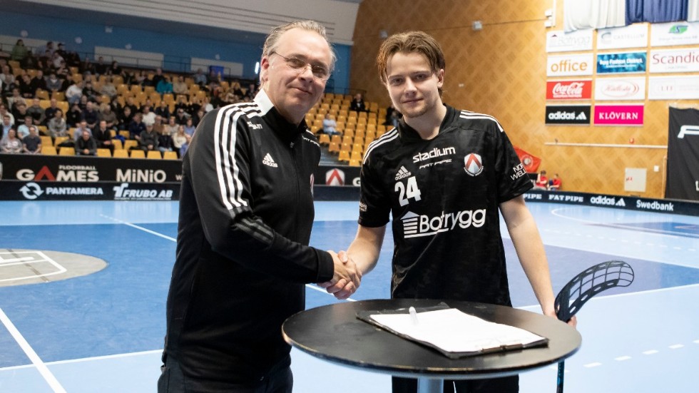 Emil Lögdberg är inne på sin tredje fulla A-lagssäsong. Inför matchen skrev han på ett nytt kontrakt som innebär att han stannar i ytterligare minst två säsonger.