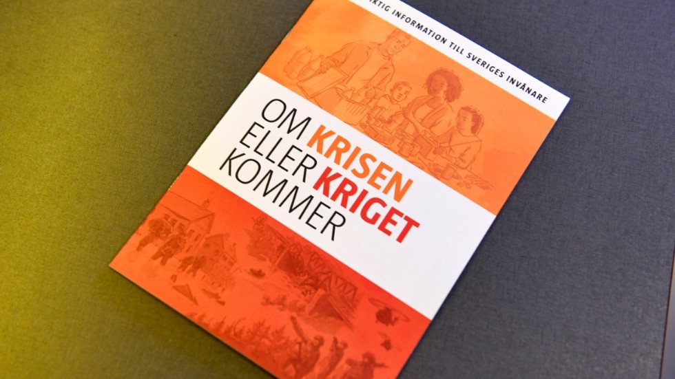Broschyren "Om krisen eller kriget kommer" presenterades den 21 maj 2018 och delades i ut svenska hushåll veckorna efter det. Arkivbild.