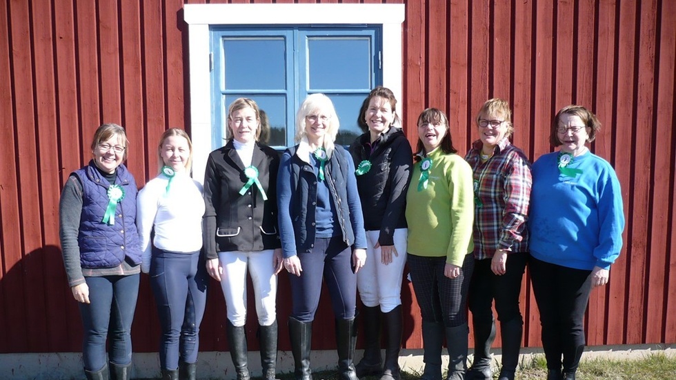 fr.v. Therese Gustavsson Conjac, Elin Gustavsson Nessie af Lycke, Inger Göransson Stargate, Anna Helander Mockazin, Katarina Borg Jameson, Helena Brunberg Alpenville, Åsa Lindell Diorit samt Lisbeth Lundquist Kola.