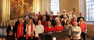 Körer i samklang i Hycklinge kyrka