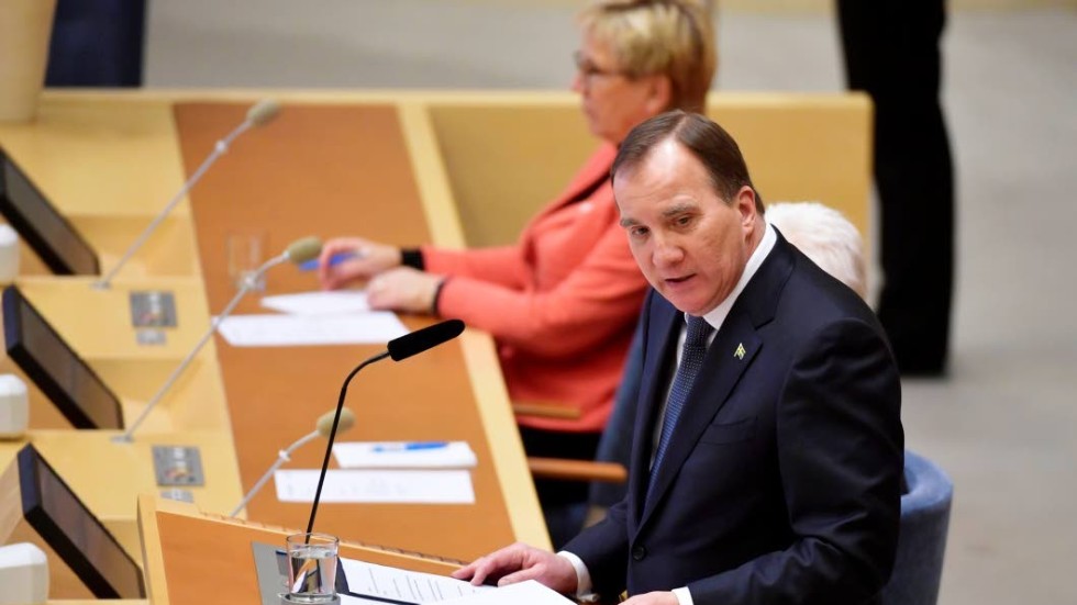 Statsminister Löfven läser upp sin regeringsdeklaration, som bland annat innehöll löftet om en större reformering av skattesystemet.