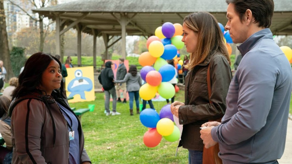 Ellie (Rose Byrne) och Pete (Mark Wahlberg) har inga barn och är nöjda med det, när de får ett infall och anmäler intresse för att bli fosterföräldrar i ”Instant family”.