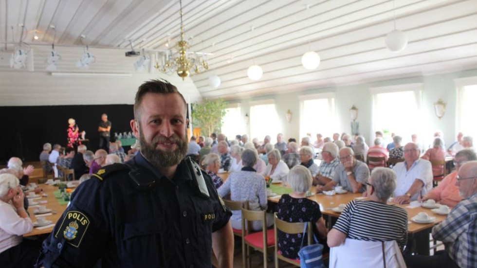 Områdespolis Erik Johansson svarade på PRO:arnas frågor