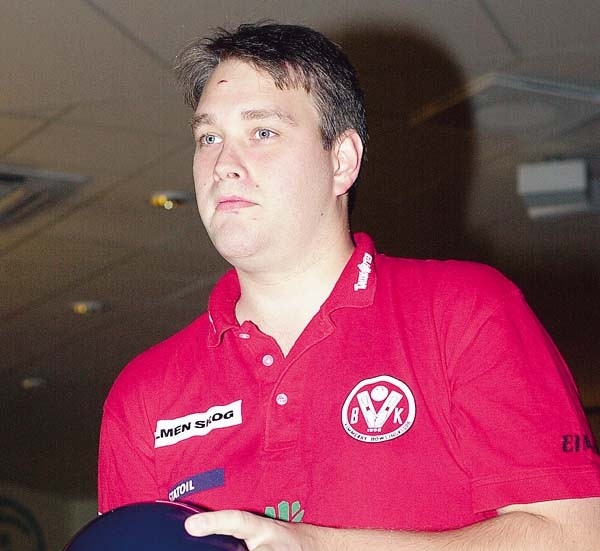 Johan Karlsson slog en 300 serie då VBK slog Skillinga-ryd med 18-2 och satte nytt poängrekord med 7 046.
