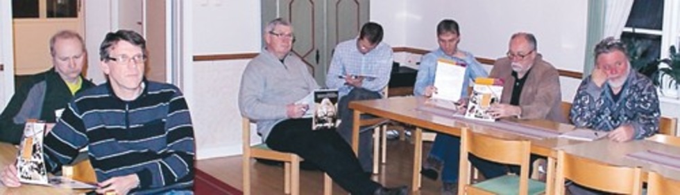 Några av deltagarna i intresseföreningens möte i Djursdala. Från vänster Sam Hallingfors, Torbjörn Sandberg, Hans-Göran Andersson, Claes Junhammar, Magnus Ejeblad, stadsarkitekt Bo Klarén, Björn Strömberg och Oskar Reimhult.