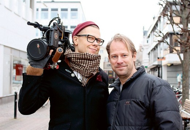 Tomas Olsson, fotograf och Ulric Bellman, producent, har arbetat med Greklandsresan i ett år. Den 19 mars visas dokumentären i SVT.