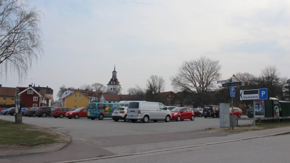 Beslutet att införa avgift på Stenhamra med flera parkeringar har överklagats.