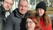 Ukrainare strandsatta på Skavsta – togs emot av Eugene och Mirela: "Självklarhet"