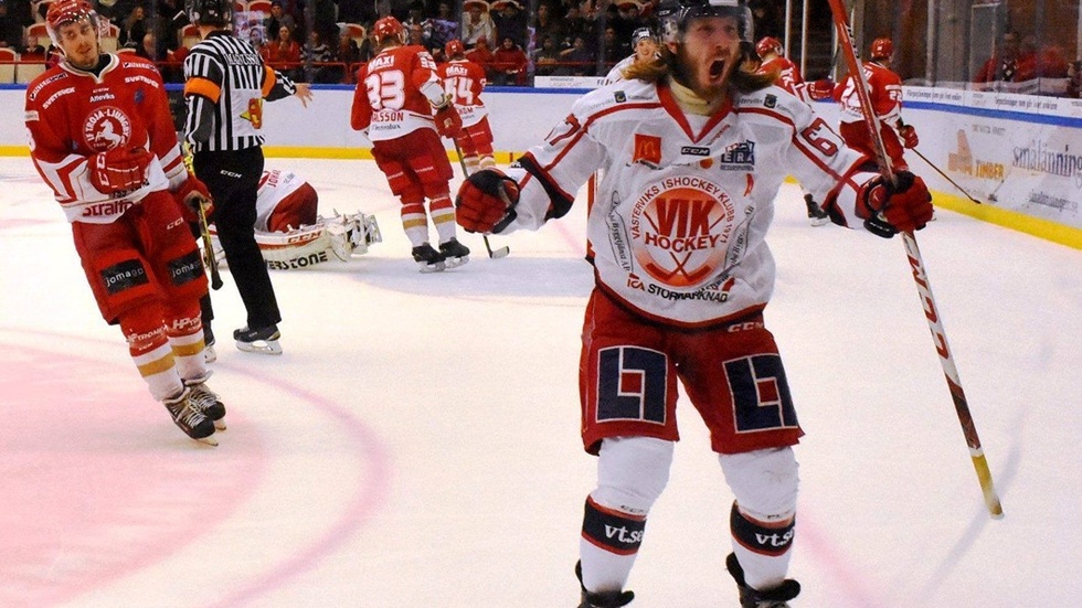 Klart för förläning. I kväll signerar trotjänaren Emil Georgsson kontraktet med Västerviks IK och kommer därmed få spela allsvensk hockey för första gången i karriären.