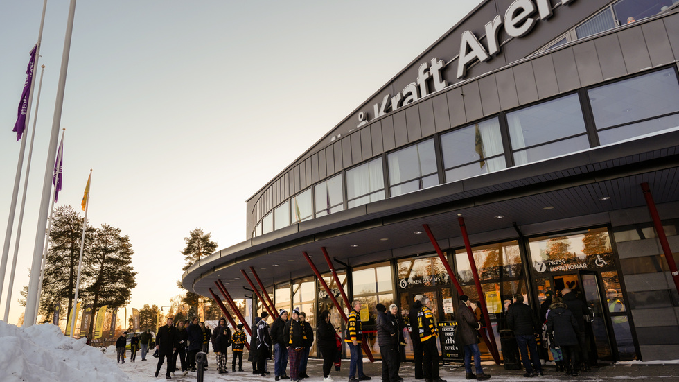 Hall A at Skellefteå Kraft Arena is temporarily closed due to a potential risk of collapse caused by large amounts of snow.